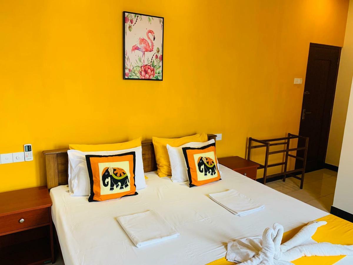 Sam's Guest House Unawatuna Extérieur photo