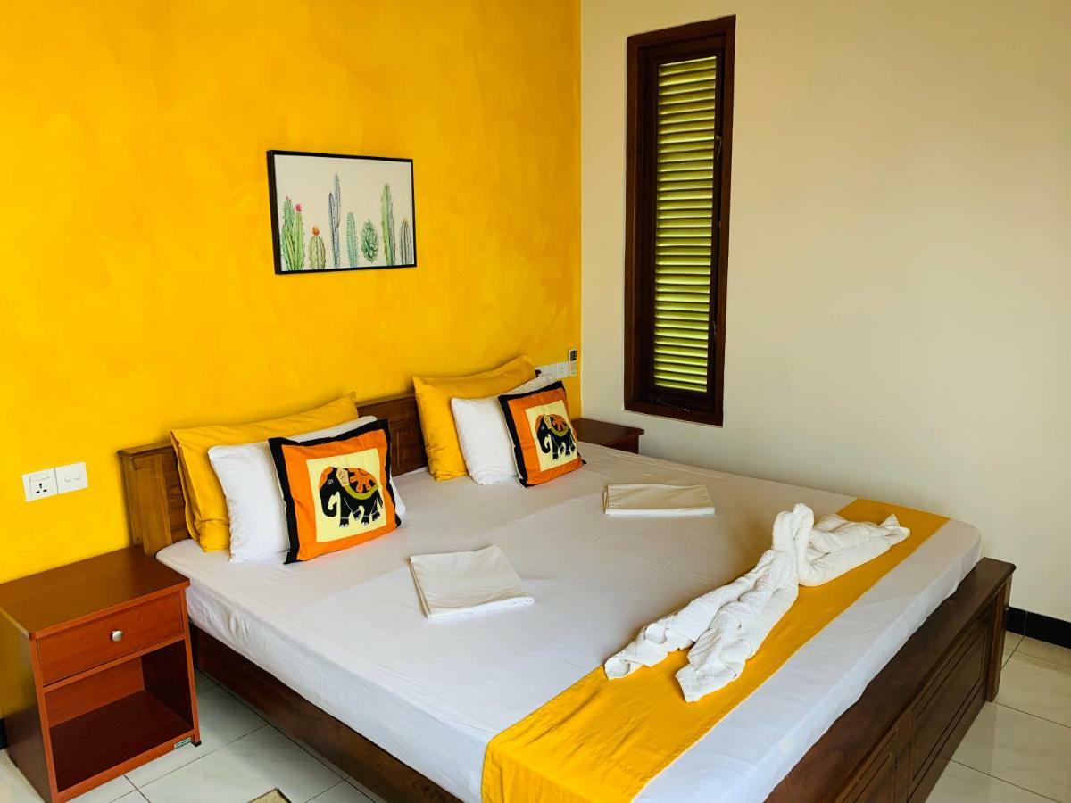 Sam's Guest House Unawatuna Extérieur photo